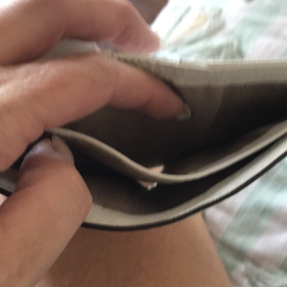 EUC Michael Kors authentic handbag with matching wallet, dust bag and adj strap - Picture 12 of 16